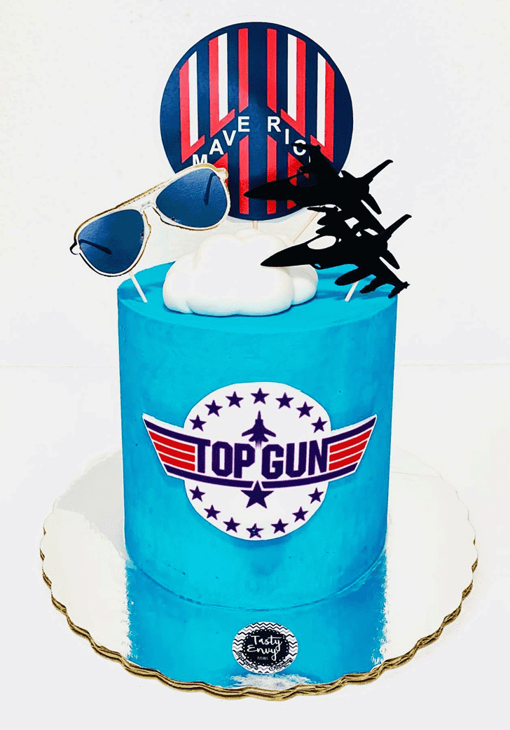 Grand Top Gun Cake