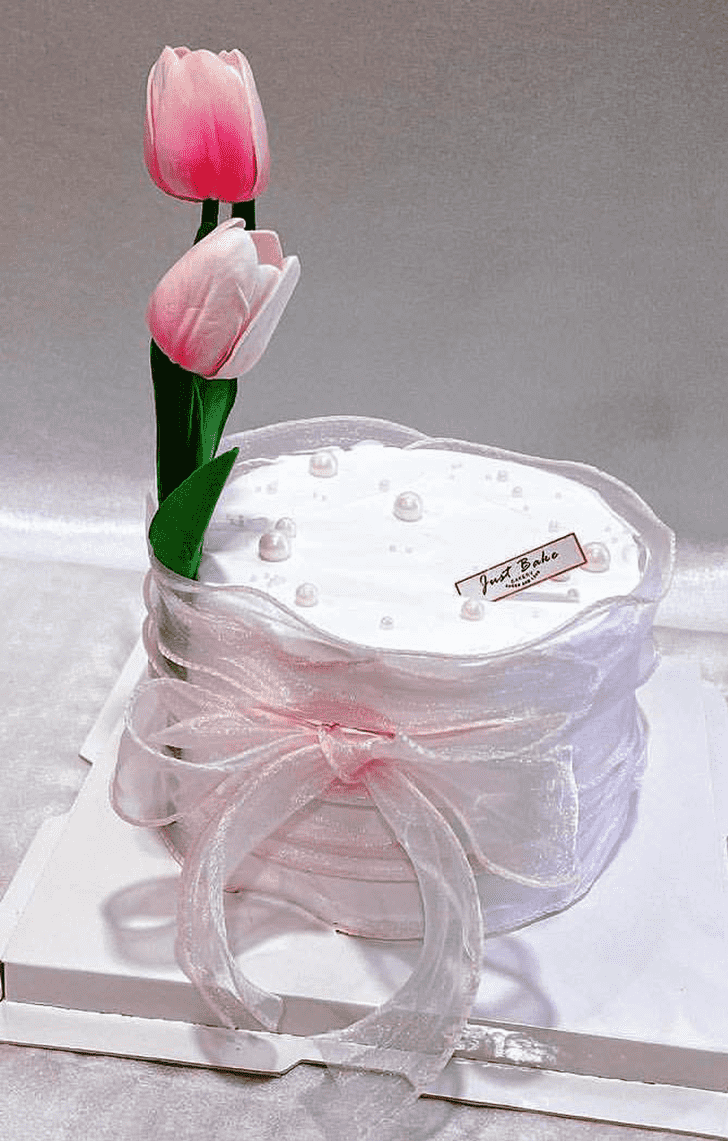 Mesmeric Tulip Cake