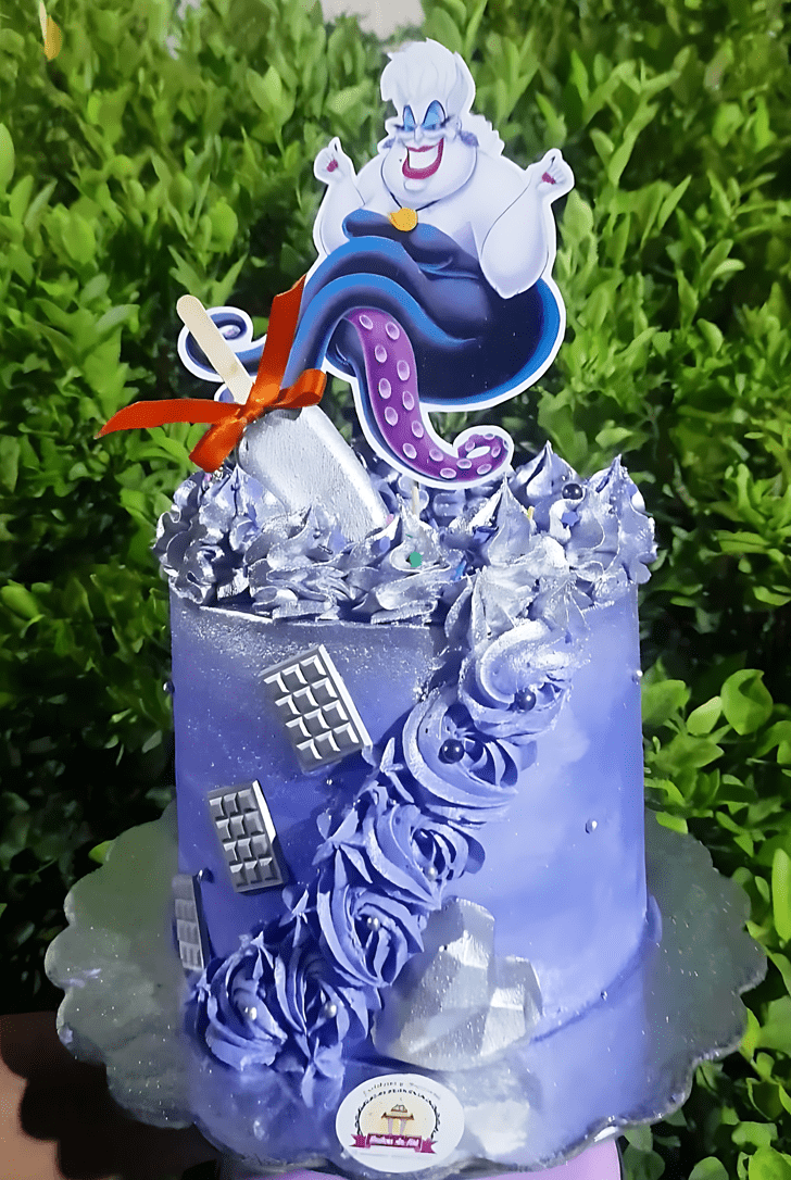 Elegant Ursula Cake