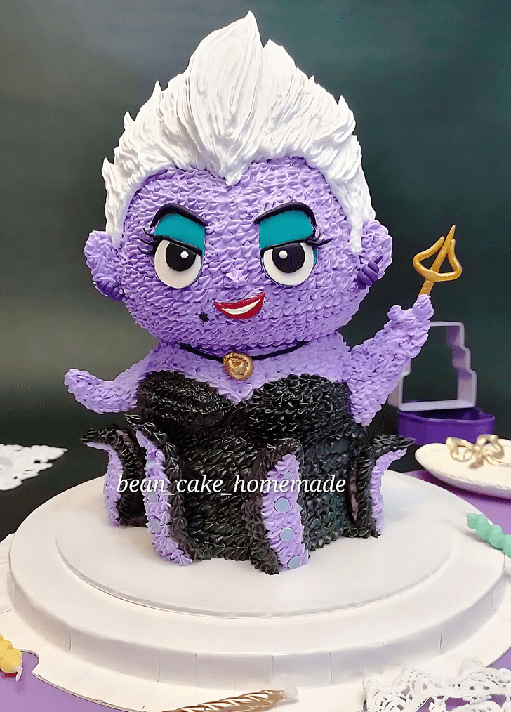 Grand Ursula Cake