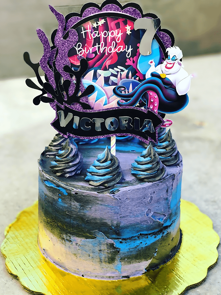 Pretty Ursula Cake