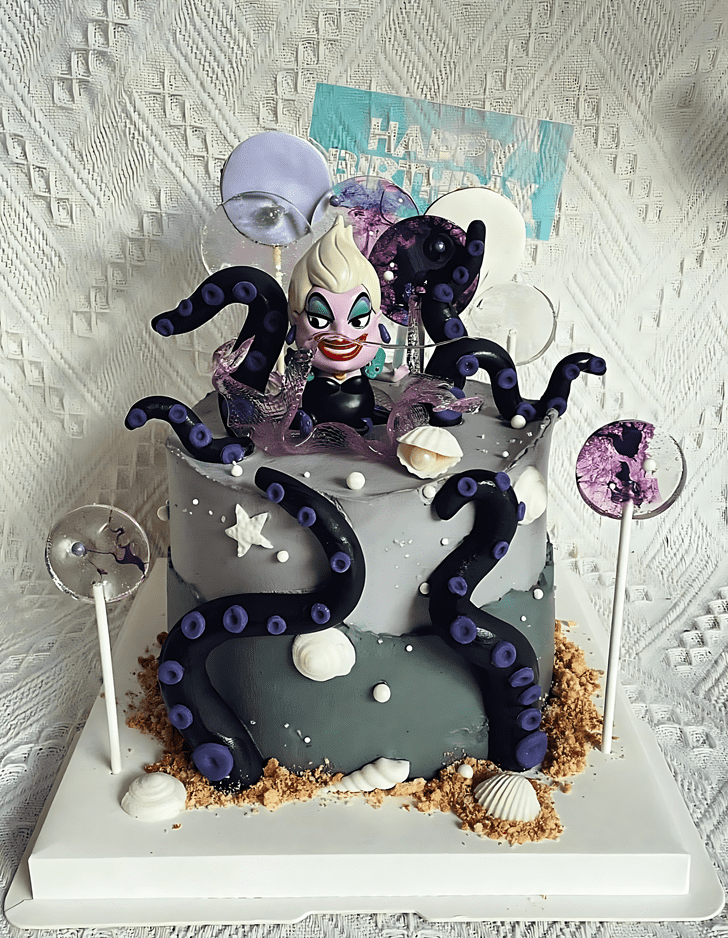 Shapely Ursula Cake