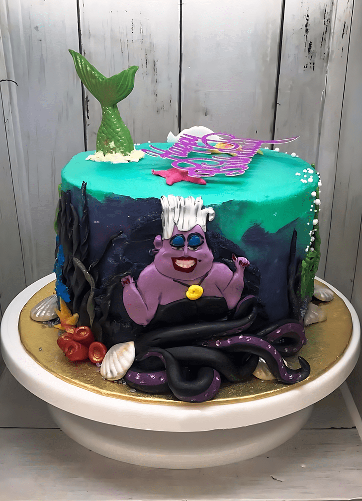 Slightly Ursula Cake