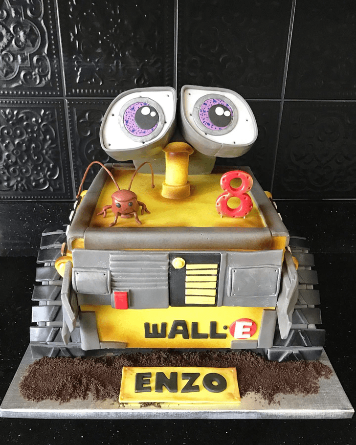 Comely Wall-E Cake