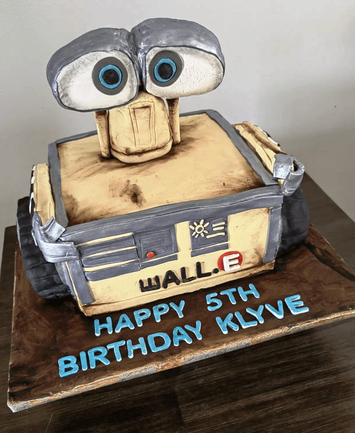 Fine Wall-E Cake