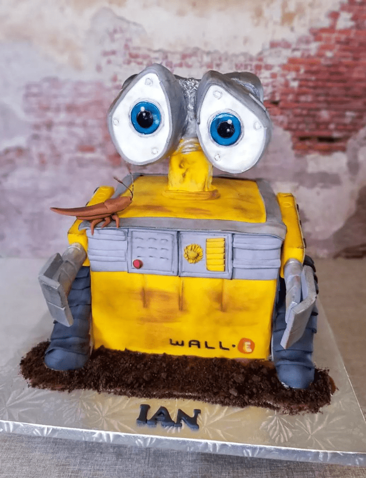 Pleasing Wall-E Cake