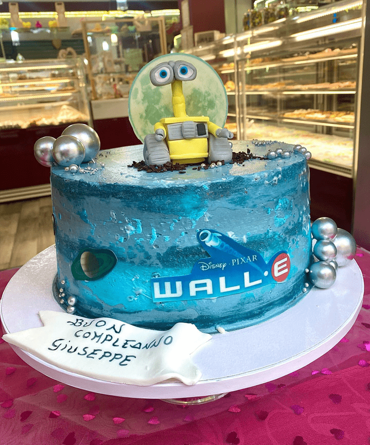 Resplendent Wall-E Cake