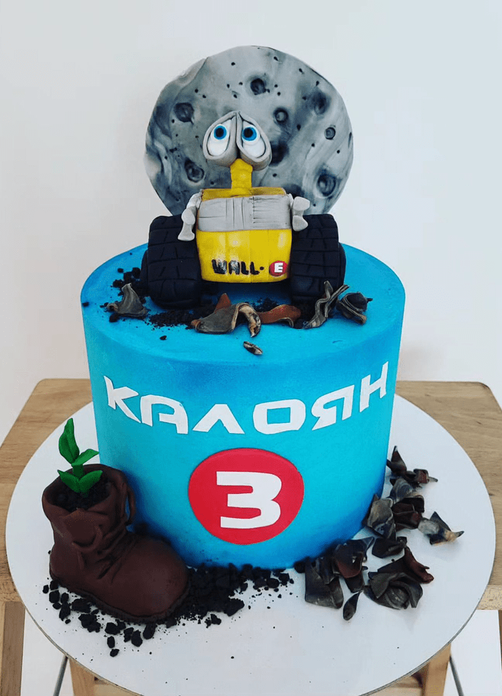 Shapely Wall-E Cake