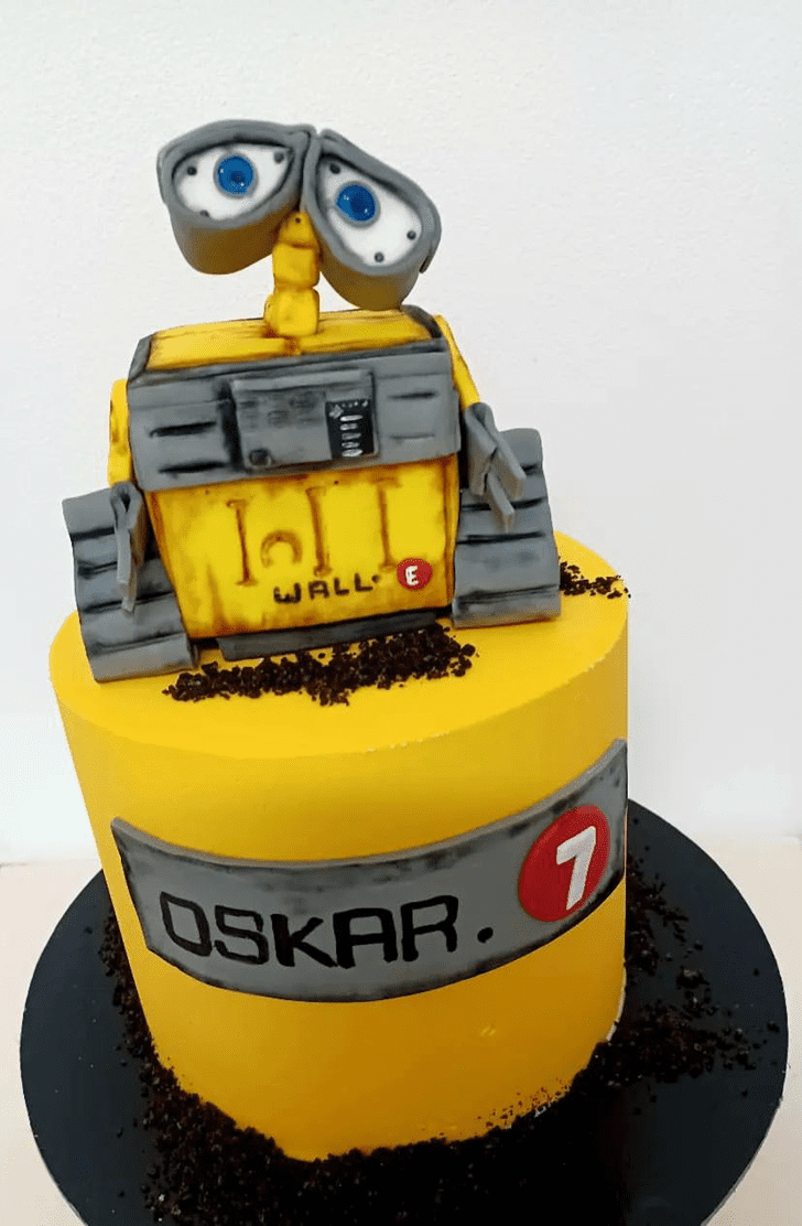 Splendid Wall-E Cake