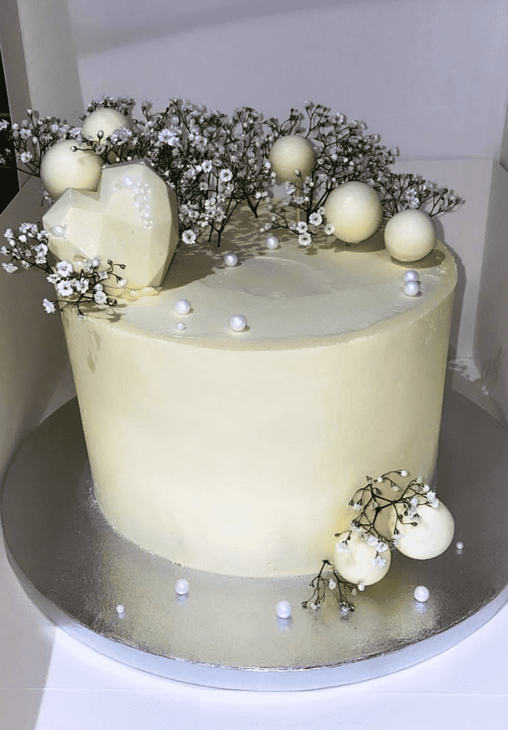 Enthralling Wedding Anniversary Cake
