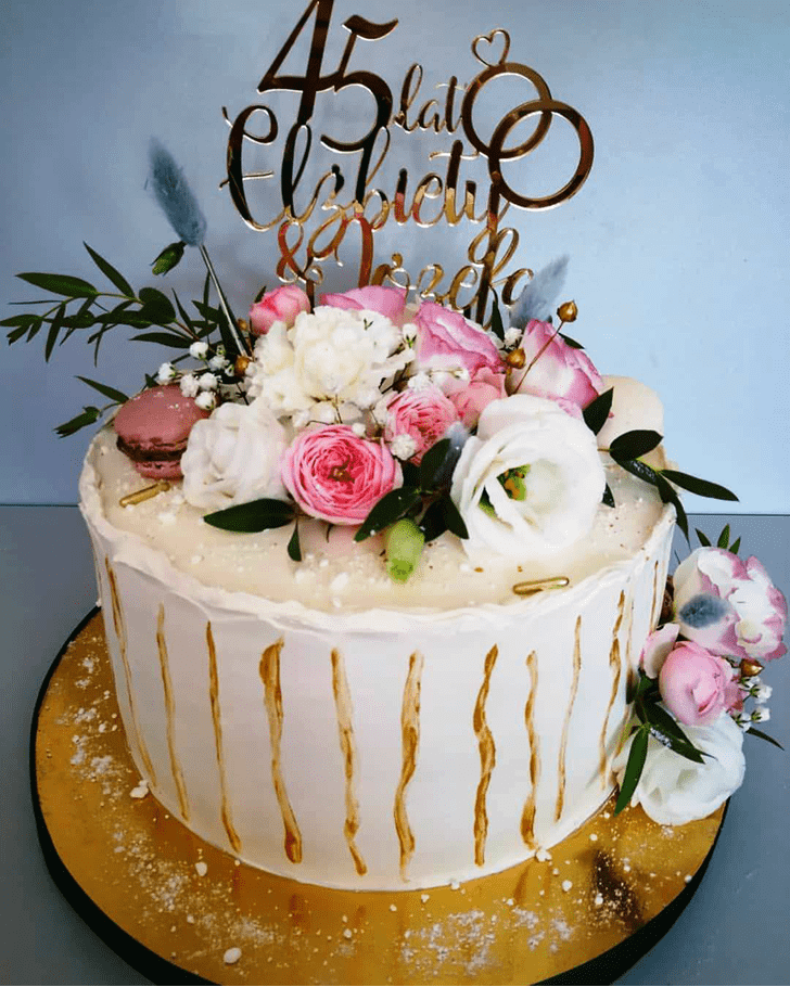 Pleasing Wedding Anniversary Cake