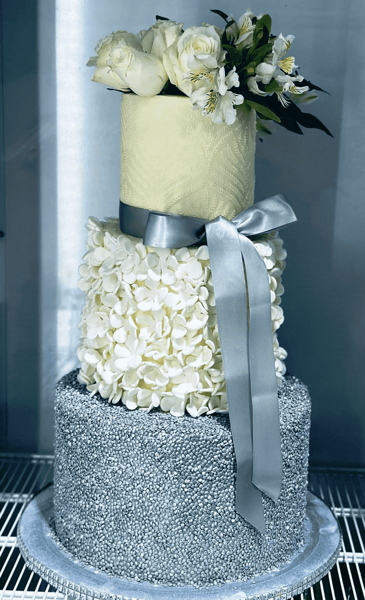 Stunning Wedding Anniversary Cake