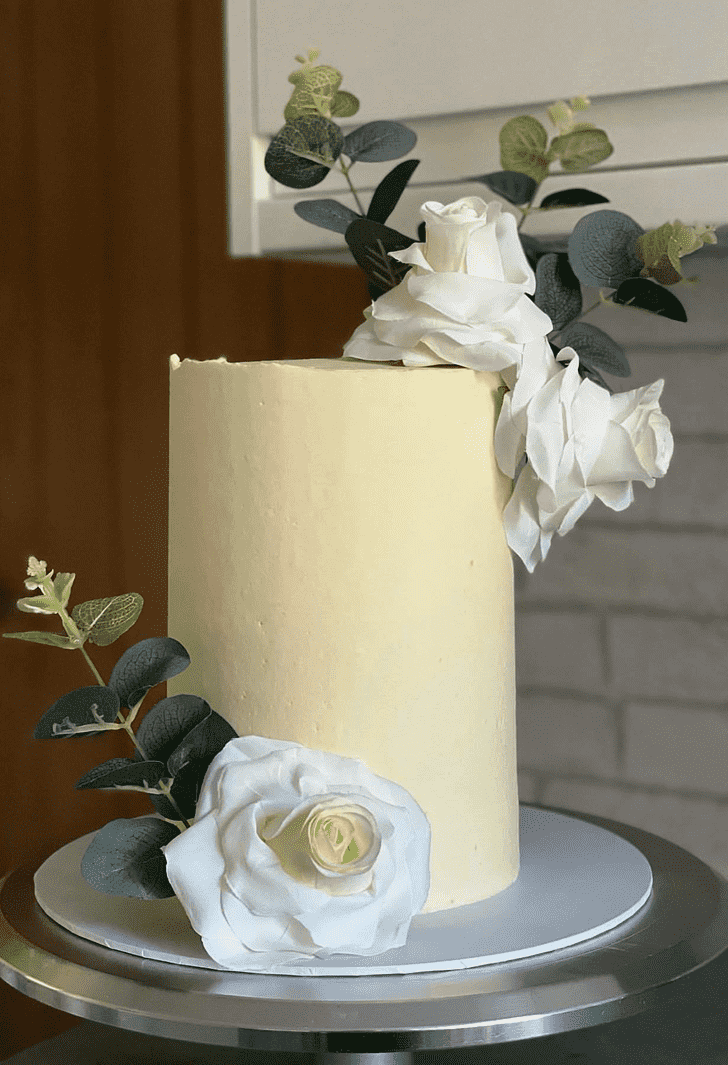 Enticing White Rose Cake