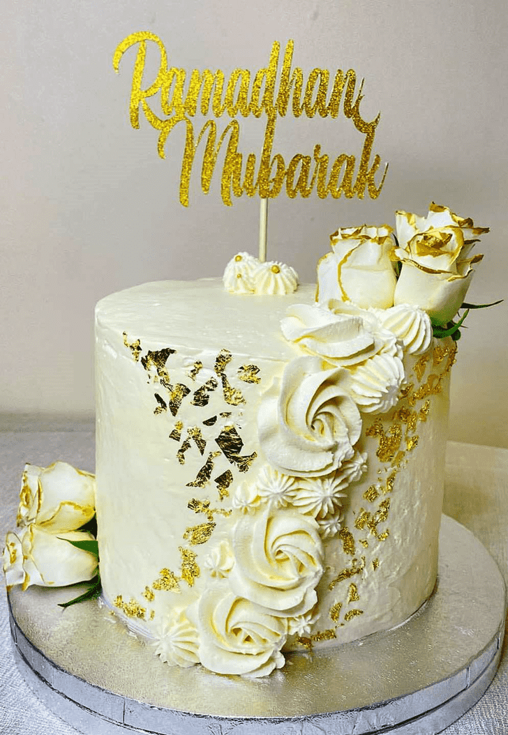 Excellent White Rose Cake