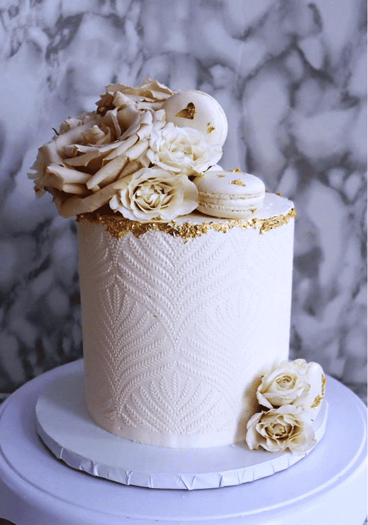 Fascinating White Rose Cake