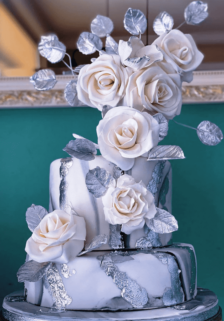 Lovely White Rose Cake Design
