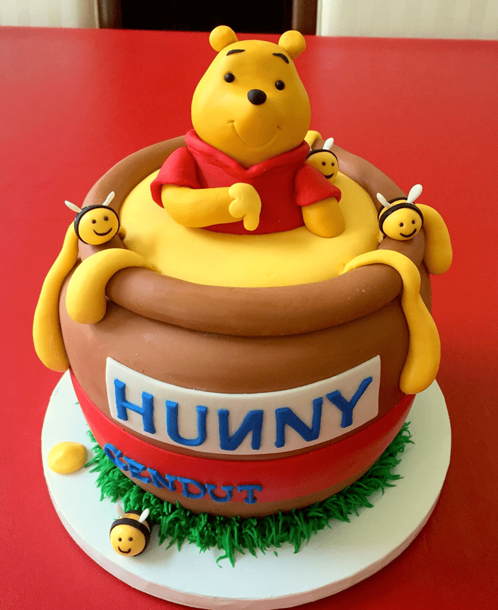 Admirable Winnie the Pooh Cake Design