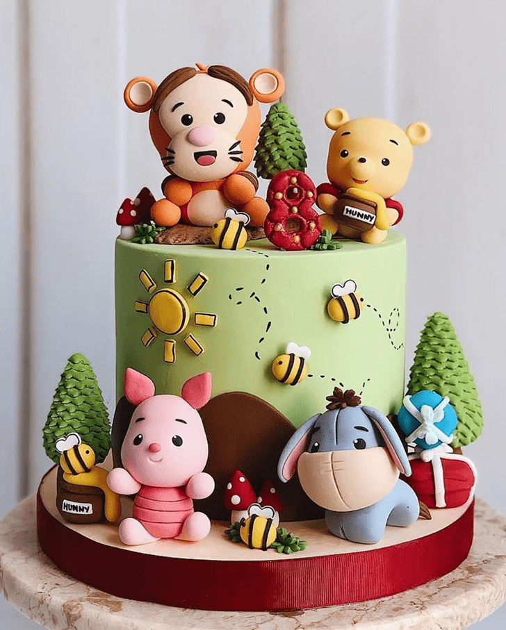 Lovely Winnie the Pooh Cake Design
