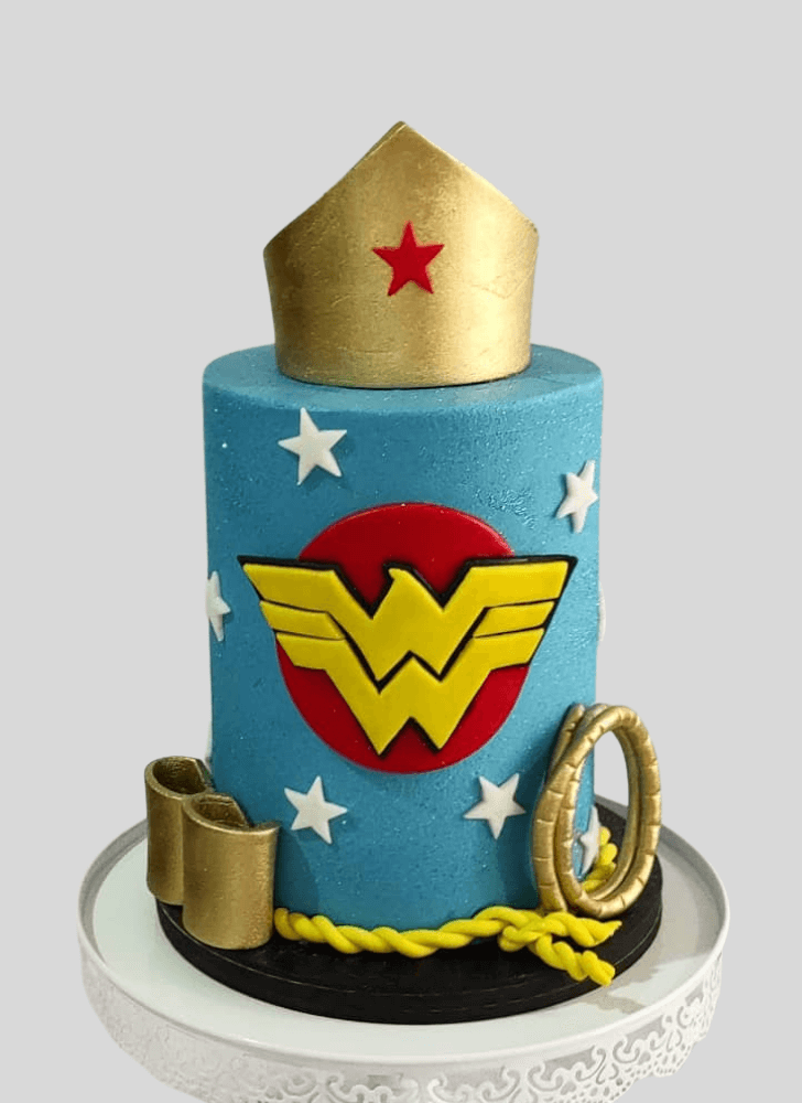 Fair Wonder Woman Cake
