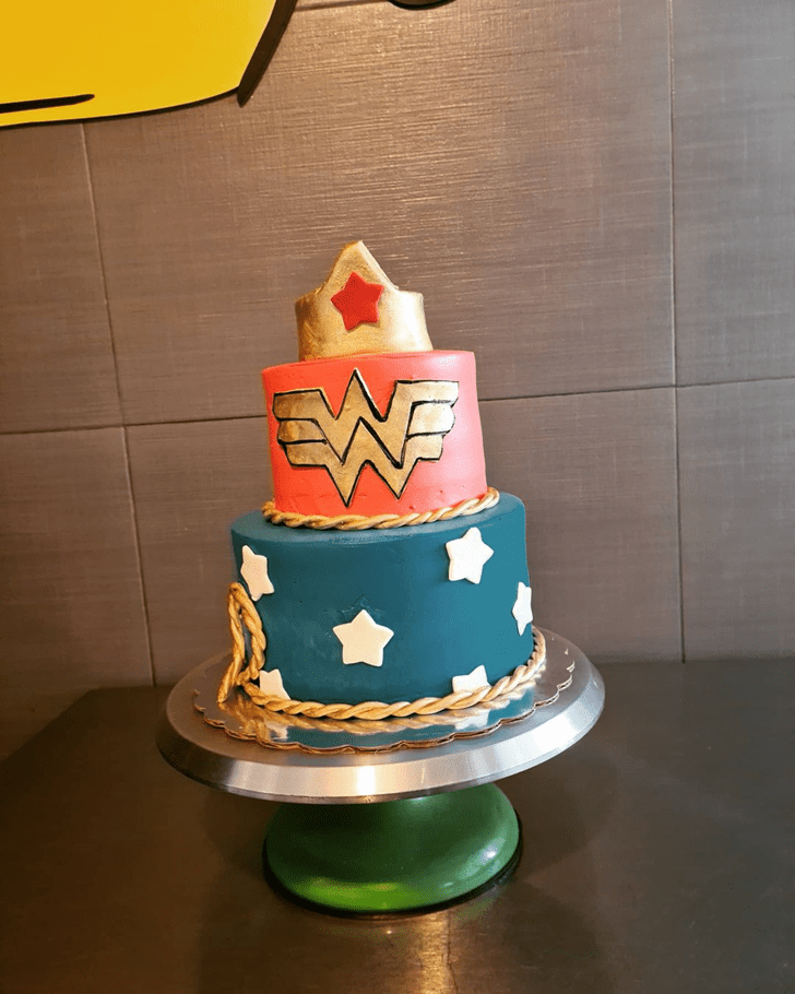 Comely Wonder Woman Cake