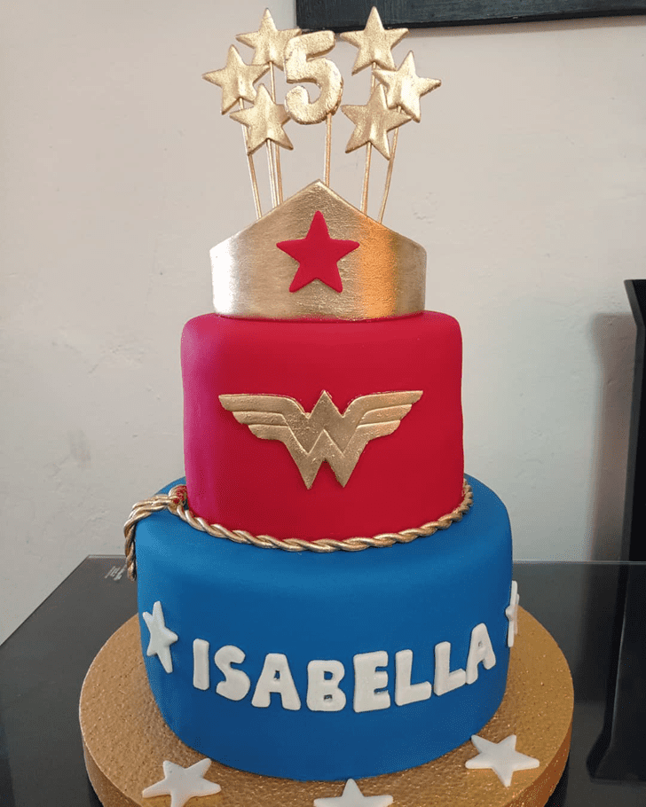 Fair Wonder Woman Cake