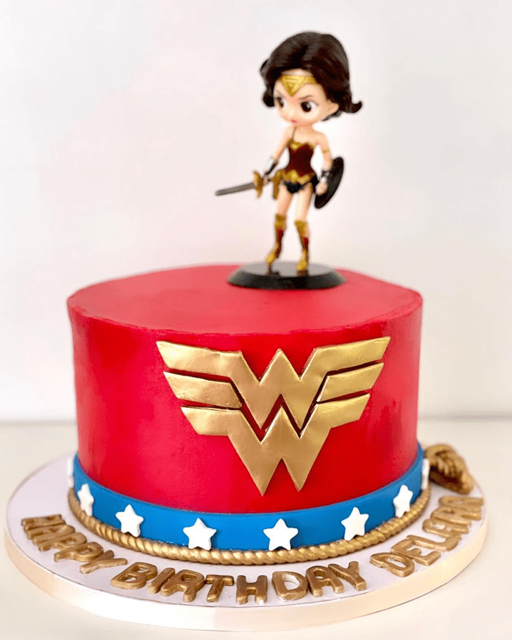 Grand Wonder Woman Cake