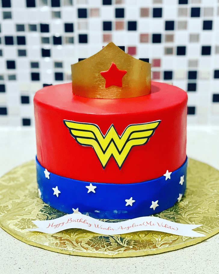 Lovely Wonder Woman Cake Design