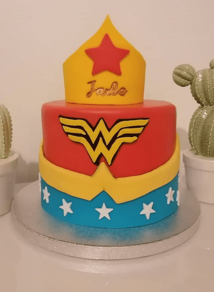 Magnetic Wonder Woman Cake