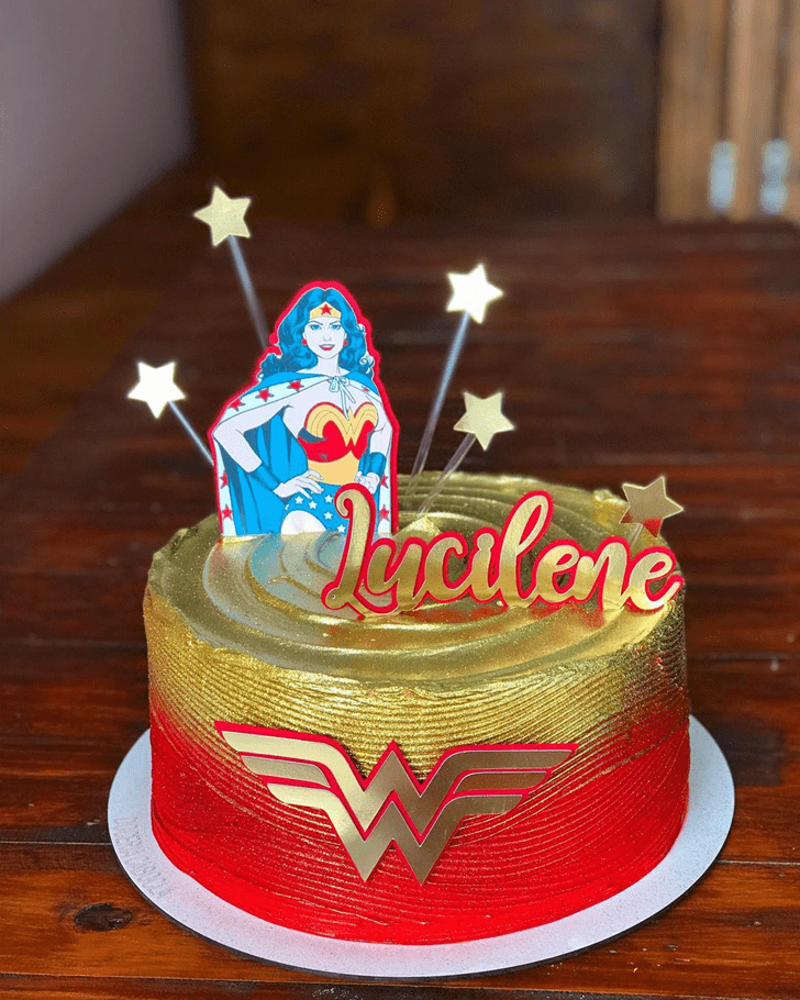 Nice Wonder Woman Cake