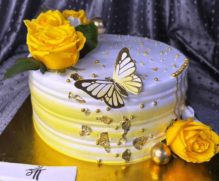 Cute Yellow Rose Cake