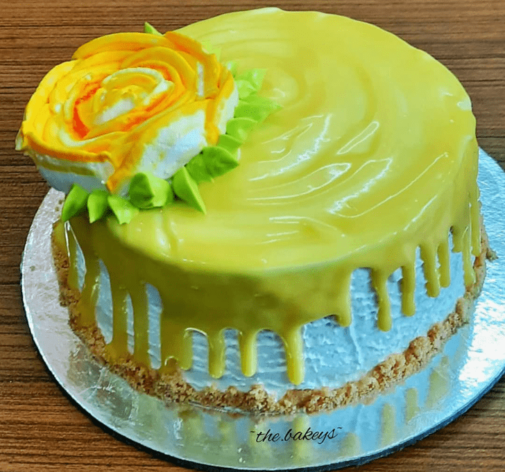 Delicate Yellow Rose Cake