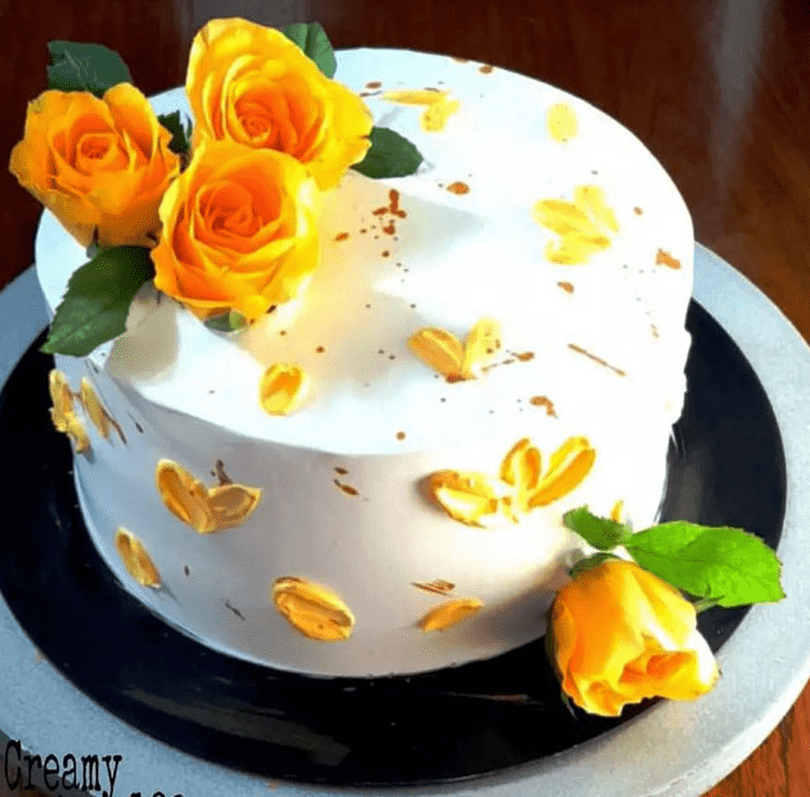 Fascinating Yellow Rose Cake