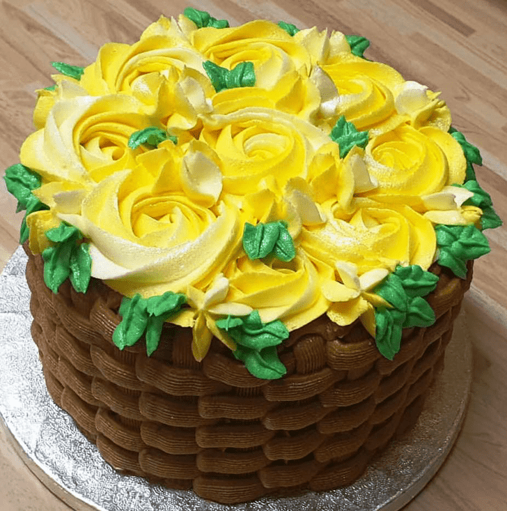 Fine Yellow Rose Cake