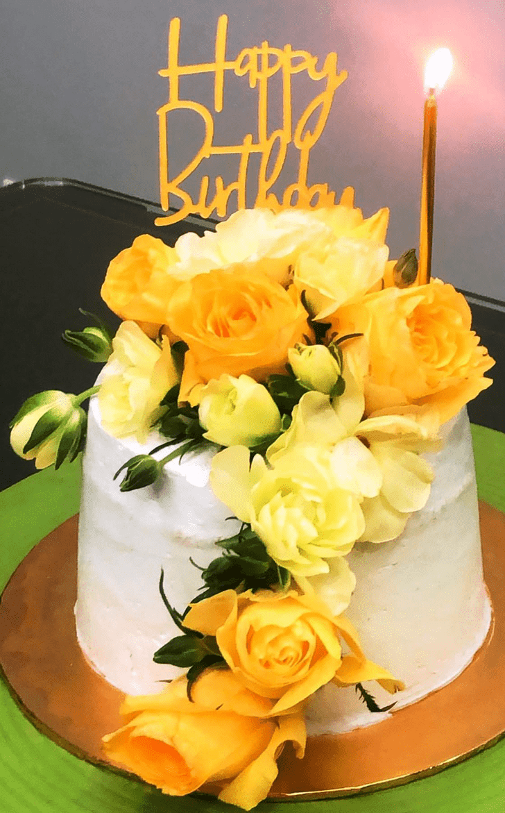 Grand Yellow Rose Cake