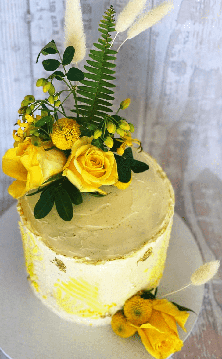 Lovely Yellow Rose Cake Design