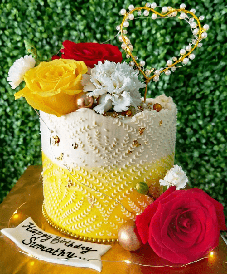Nice Yellow Rose Cake