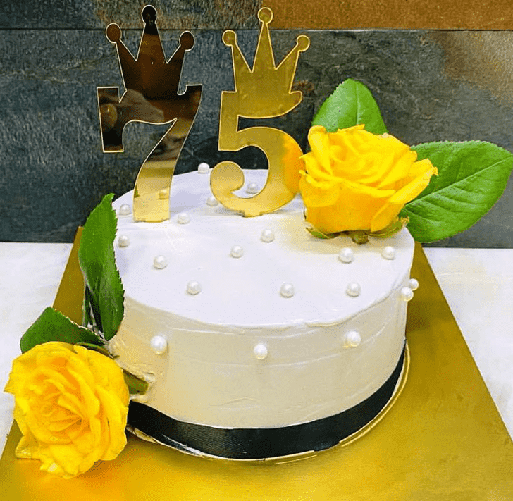 Slightly Yellow Rose Cake