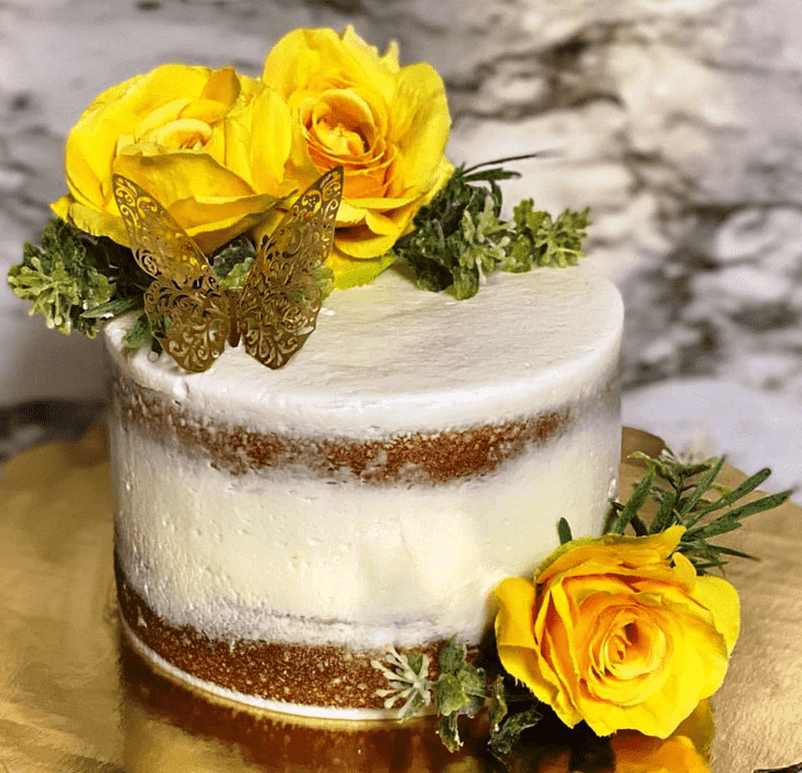 Splendid Yellow Rose Cake