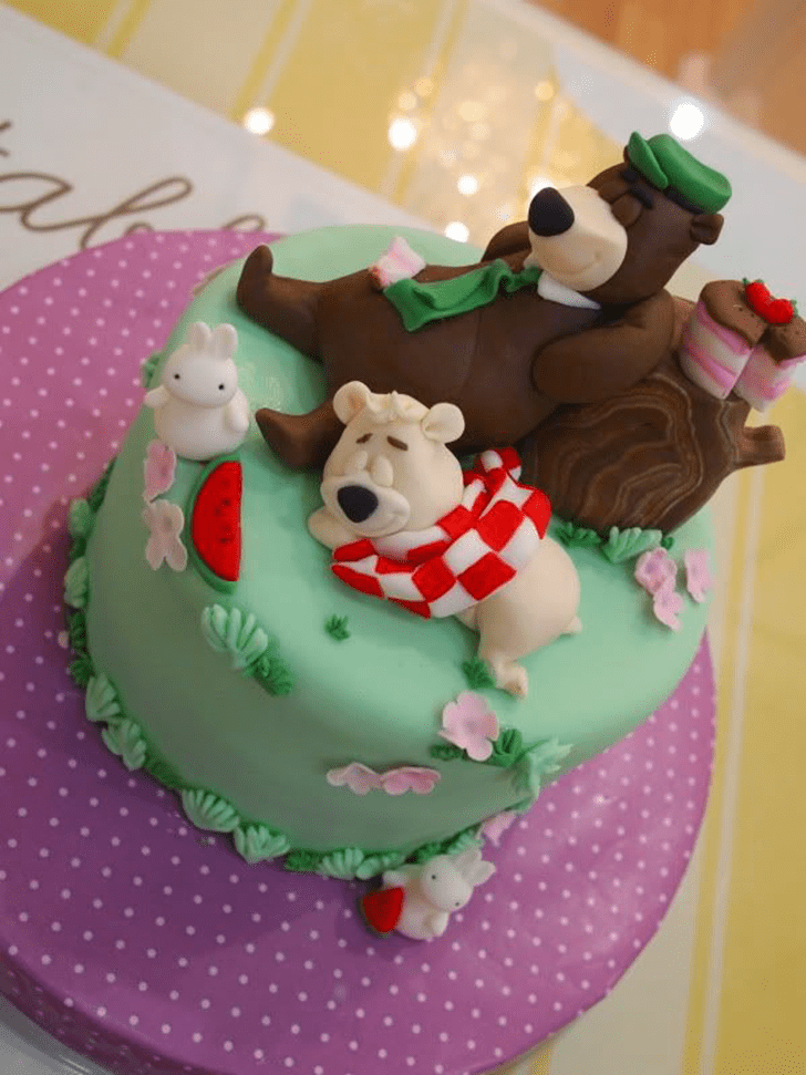 Admirable Yogi Bear Cake Design